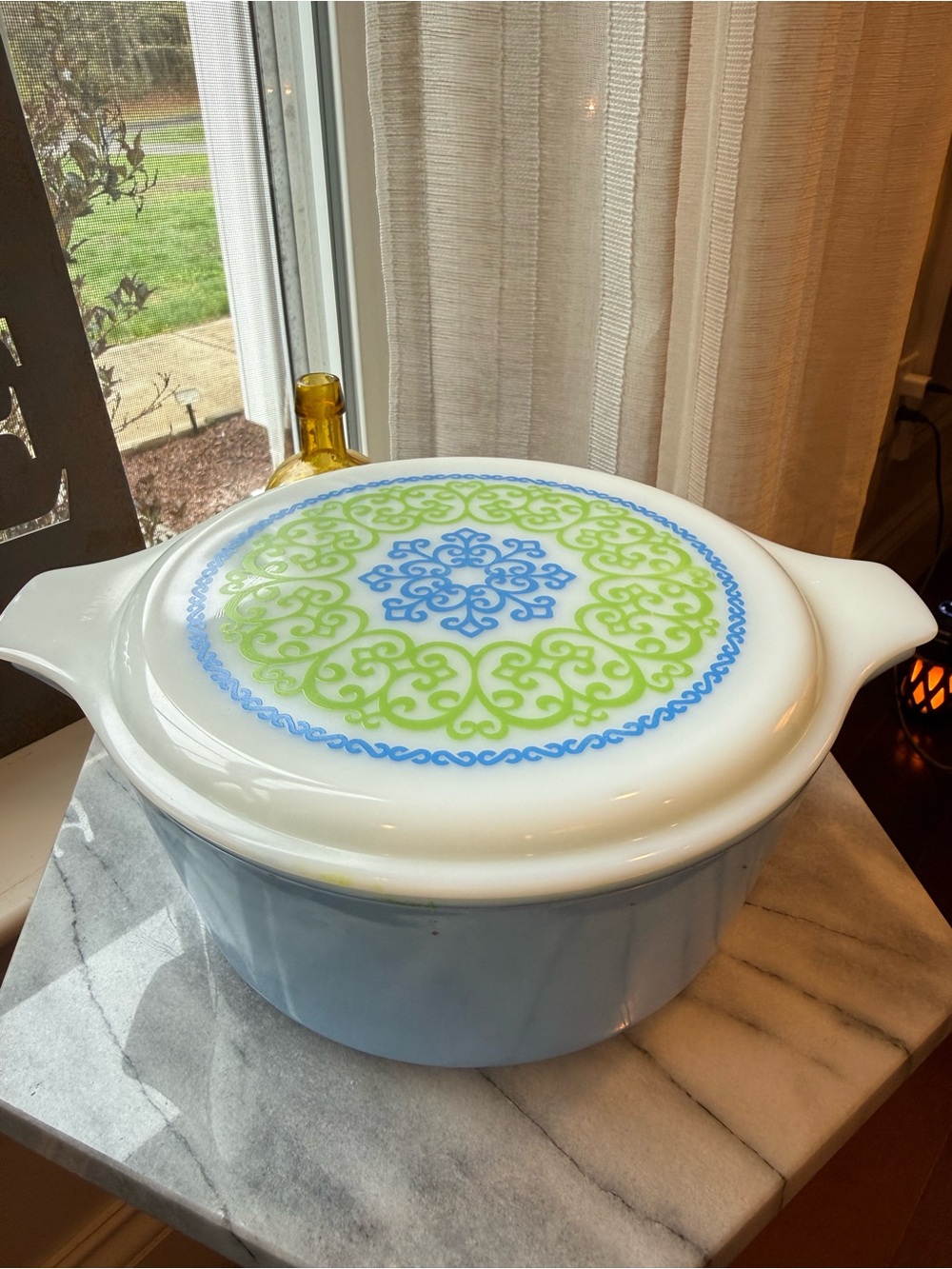 Vintage Pyrex Ocean Filigree 2.5 Qt. Casserole Dish with Lid 475-B